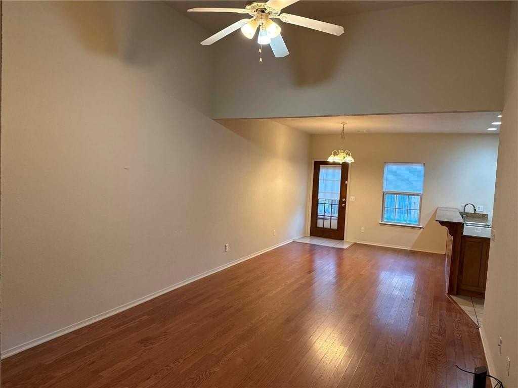 3101 Sw Amberwood Ave #2 - Photo 6 of 11