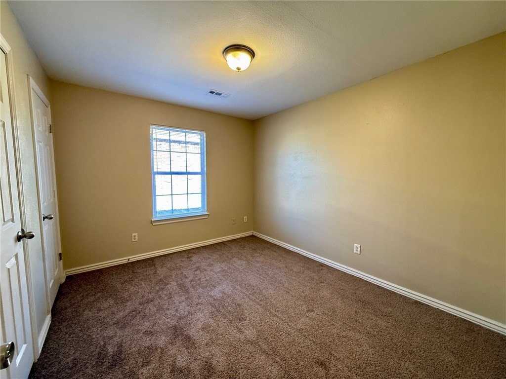 335 Graystone Cir - Photo 5 of 13