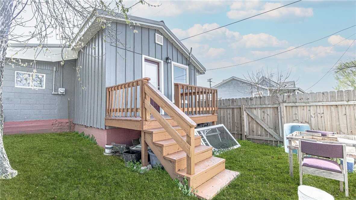 210 Chapman St - Photo 2 of 13