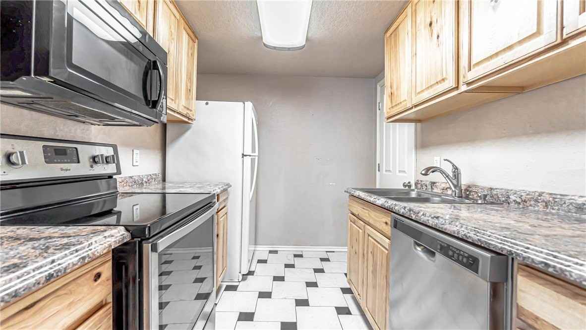 210 Chapman St - Photo 4 of 13