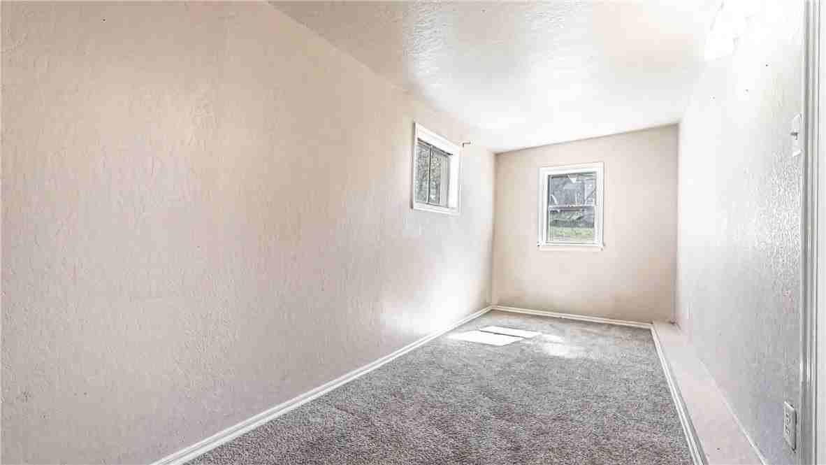 210 Chapman St - Photo 6 of 13