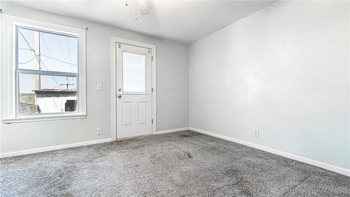210 Chapman St - Photo 7 of 13