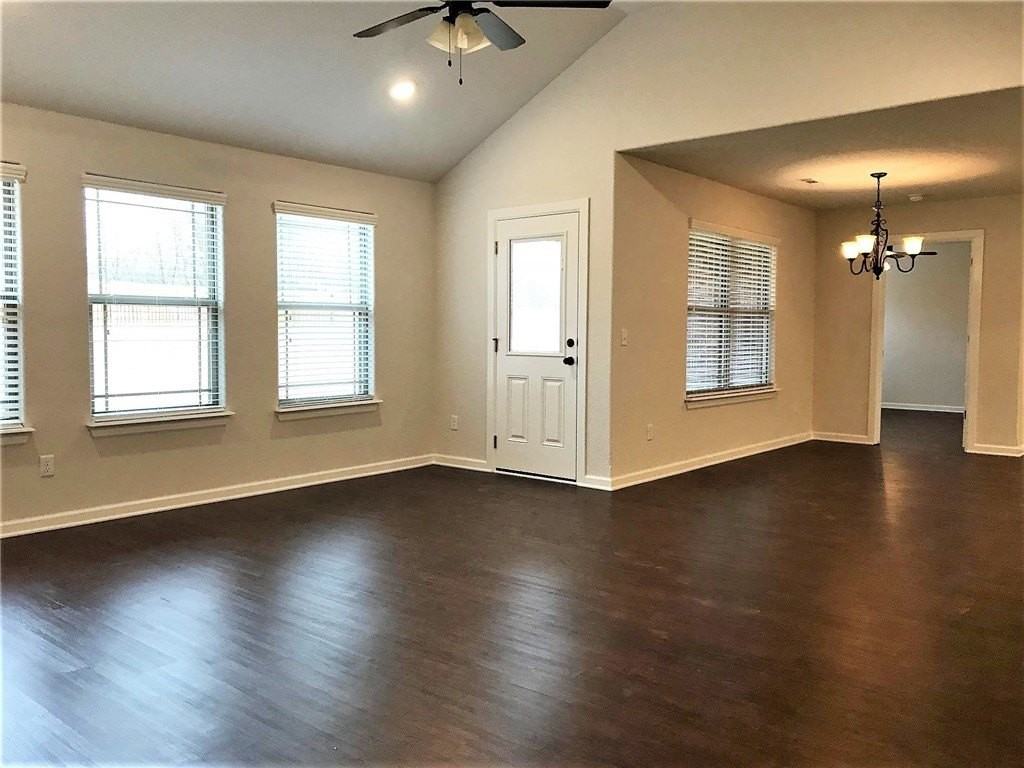 618 Eagle Dr - Photo 3 of 12