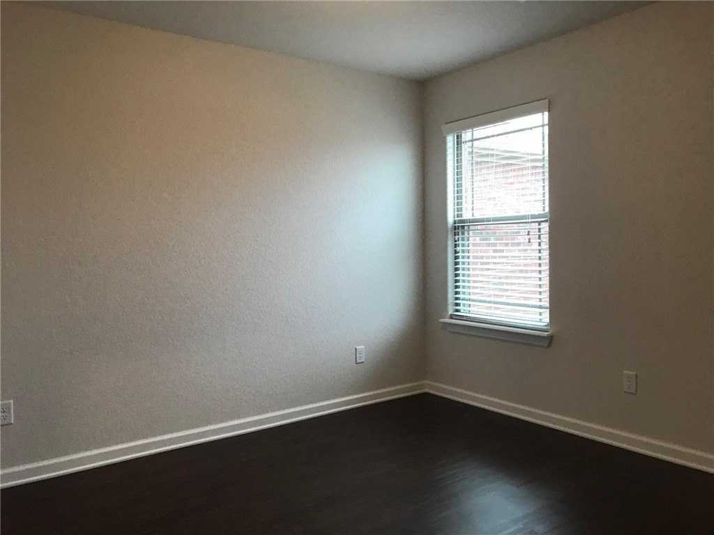618 Eagle Dr - Photo 4 of 12