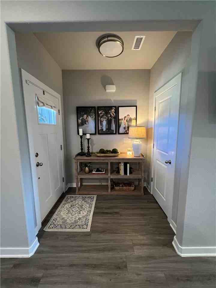 307 N Wyandotte St - Photo 3 of 30