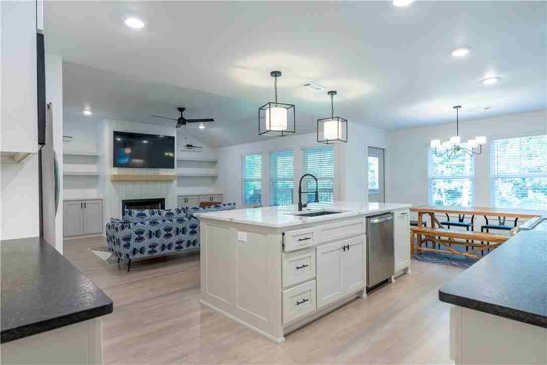 19 Ironside Ln - Photo 3 of 16