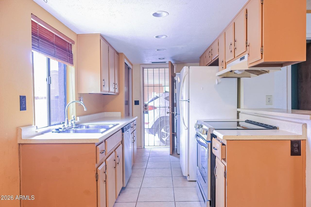10407 N 11th Pl #3 - Photo 3 of 14