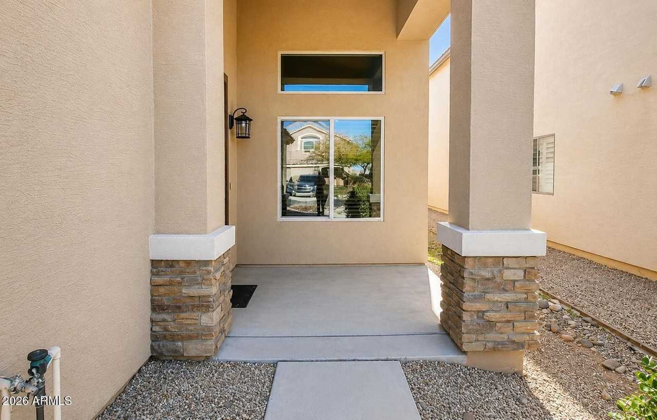 42065 W Hillman Dr - Photo 2 of 16