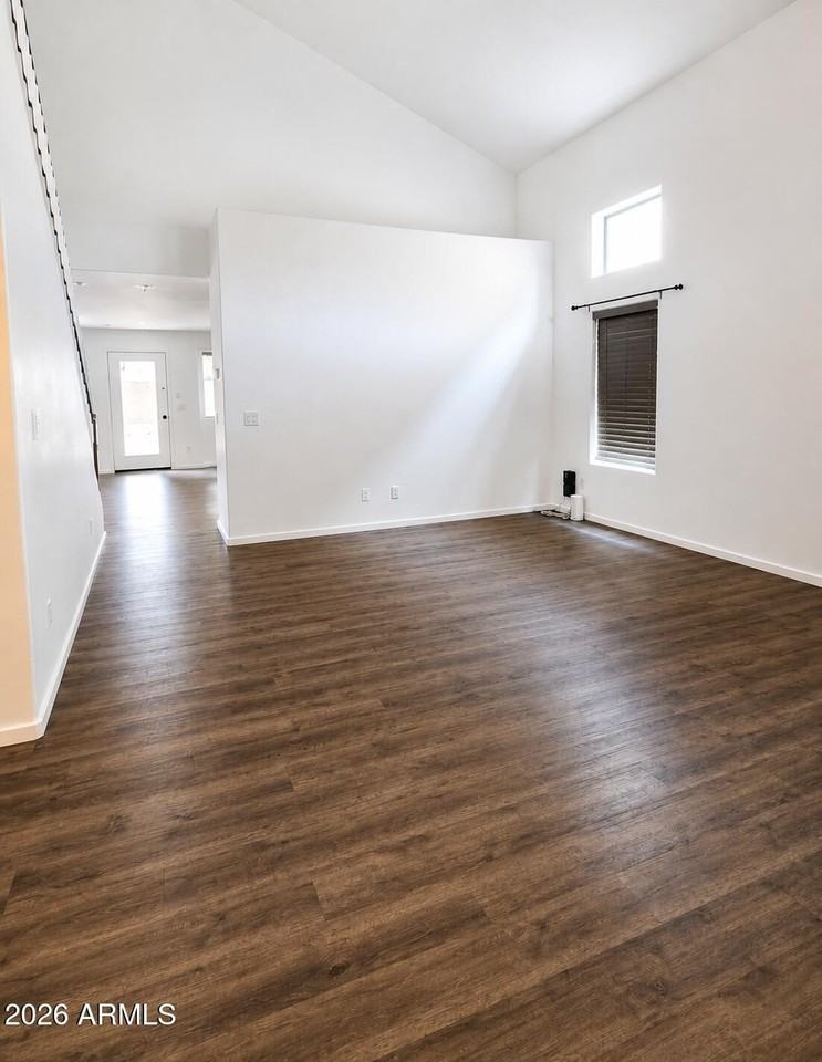 42065 W Hillman Dr - Photo 4 of 16