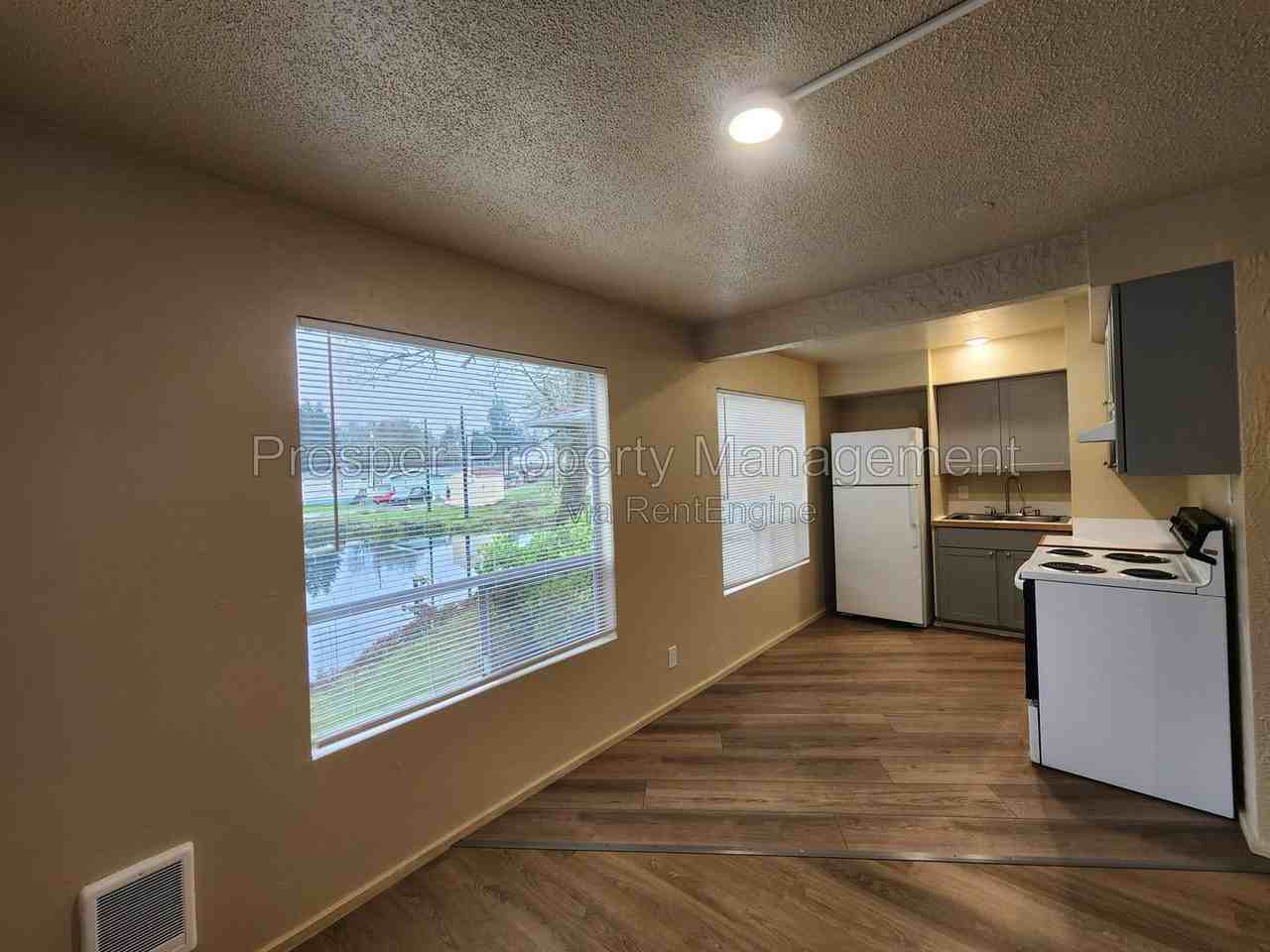 3902 255th St E #C - Photo 4 of 24