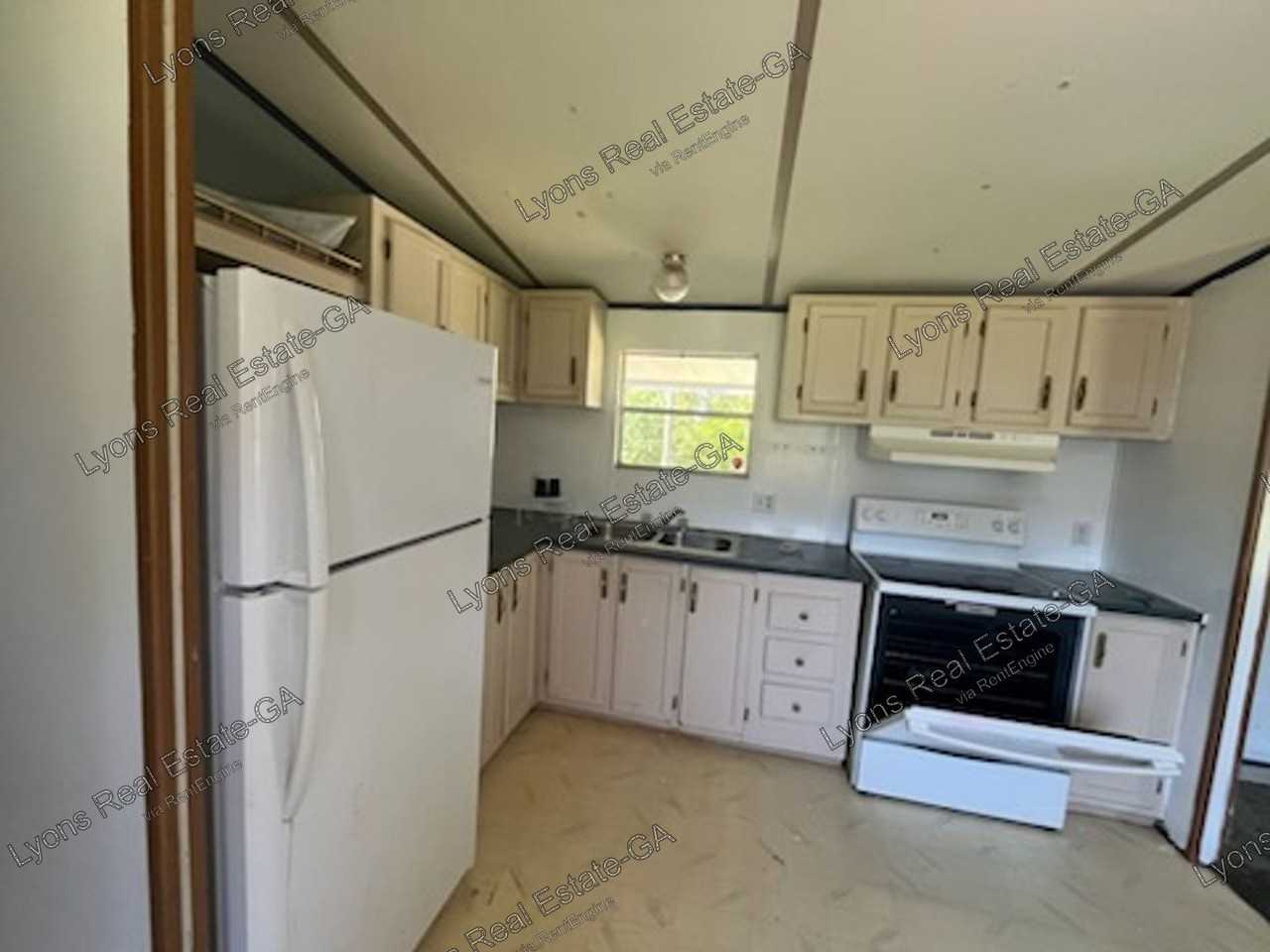 1632 Pine Top Trl - Photo 5 of 10