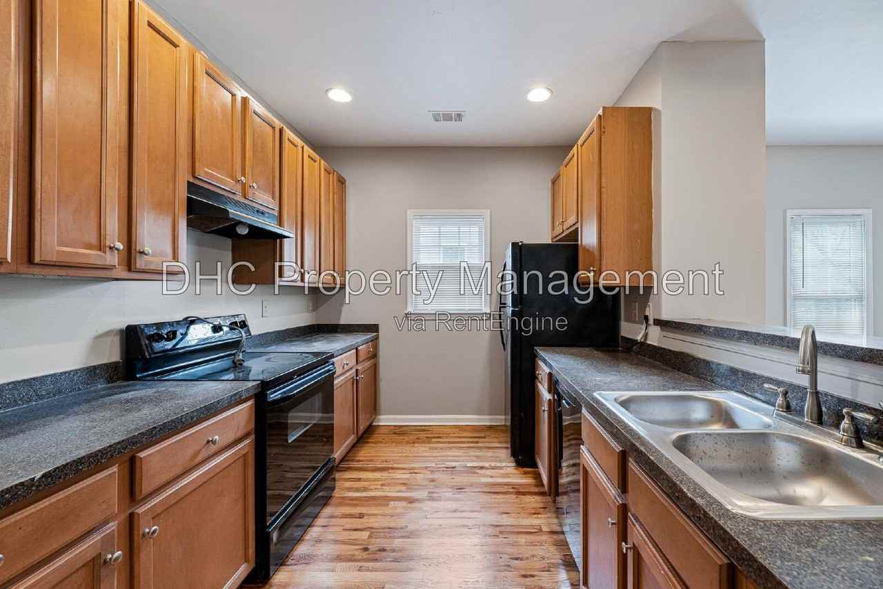1145 Lookout Ave Nw #A - Photo 4 of 10