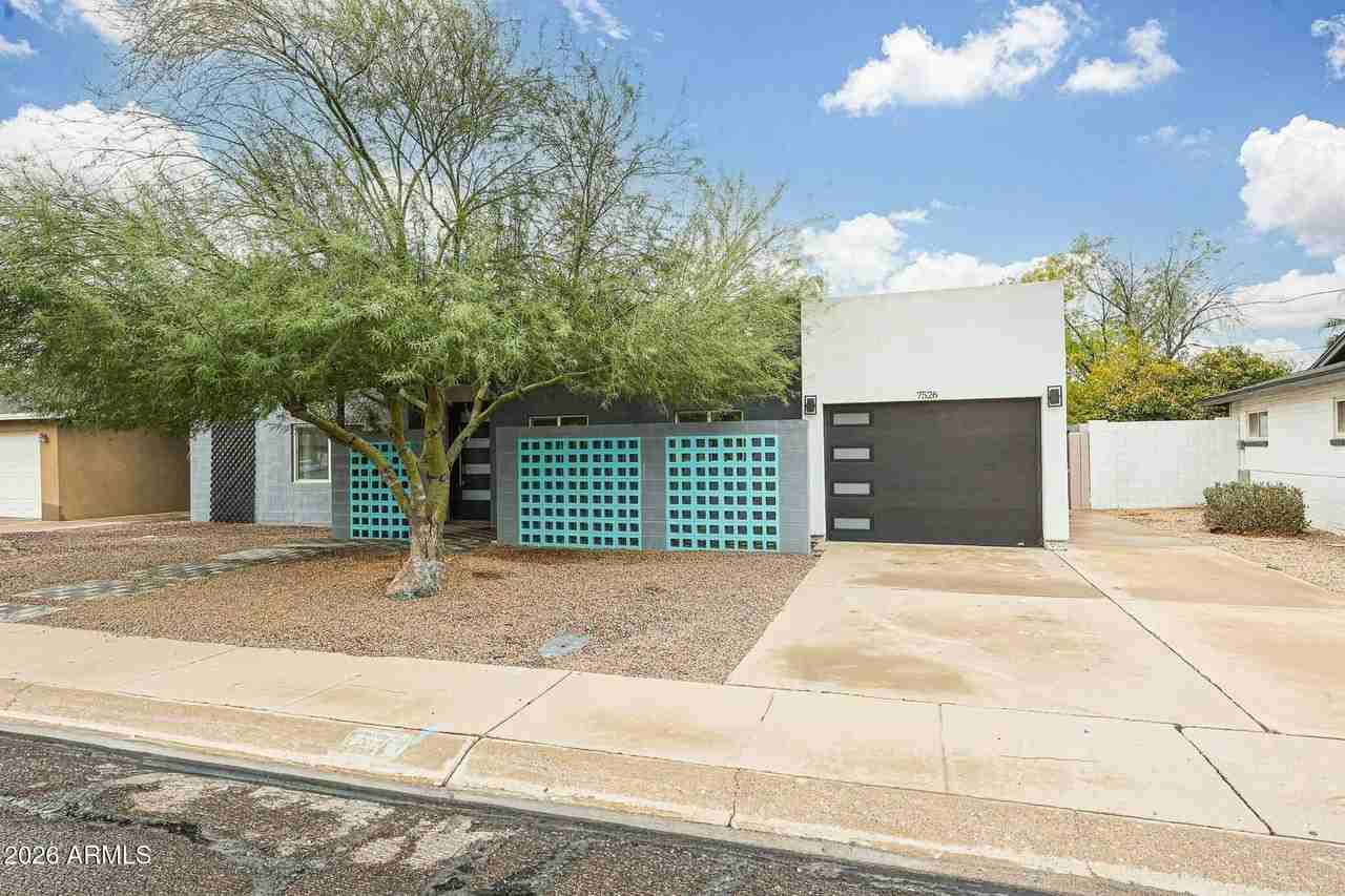 7526 E Coolidge St - Photo 6 of 50