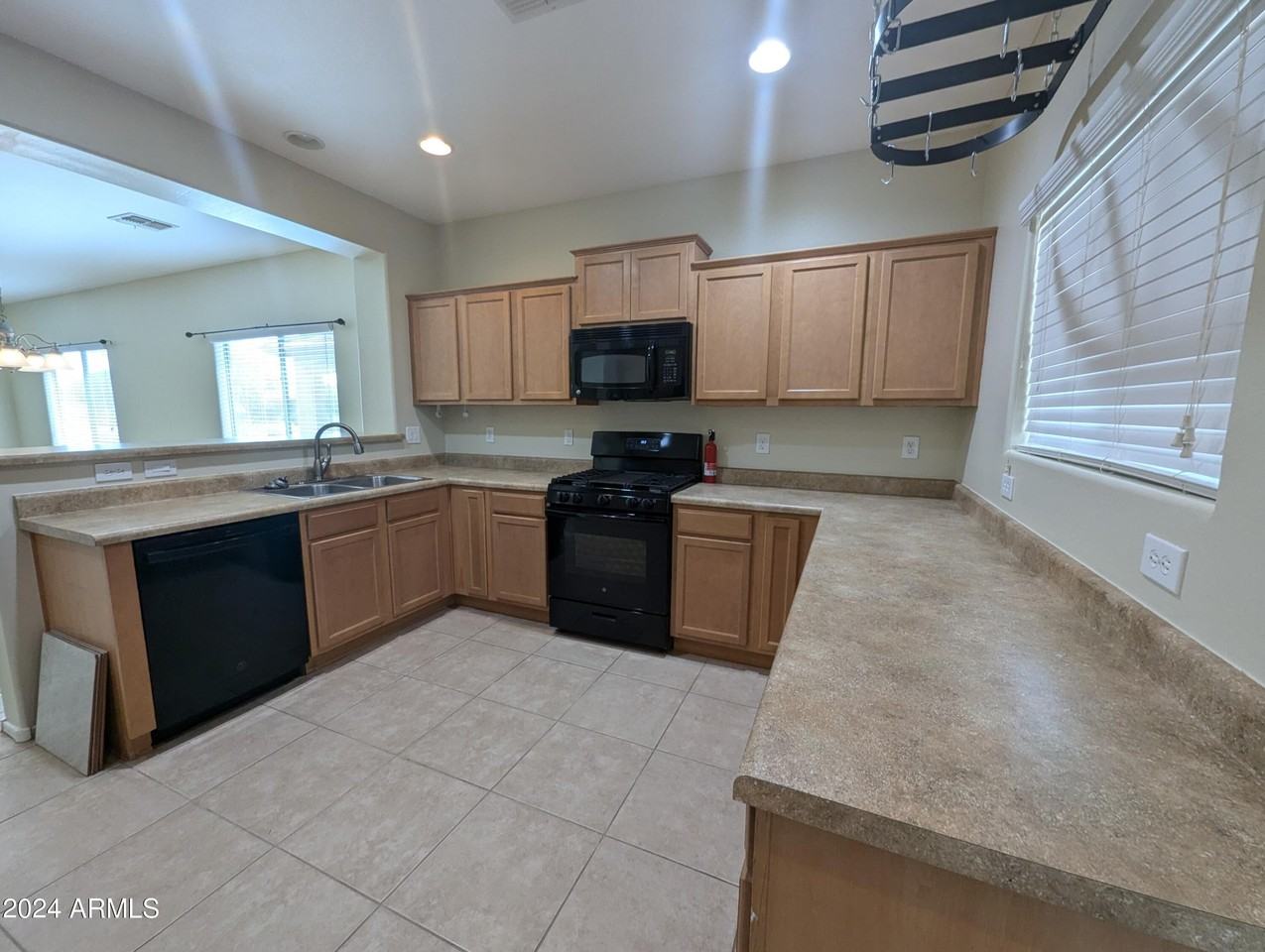 2363 N Smithsonian Dr - Photo 5 of 16