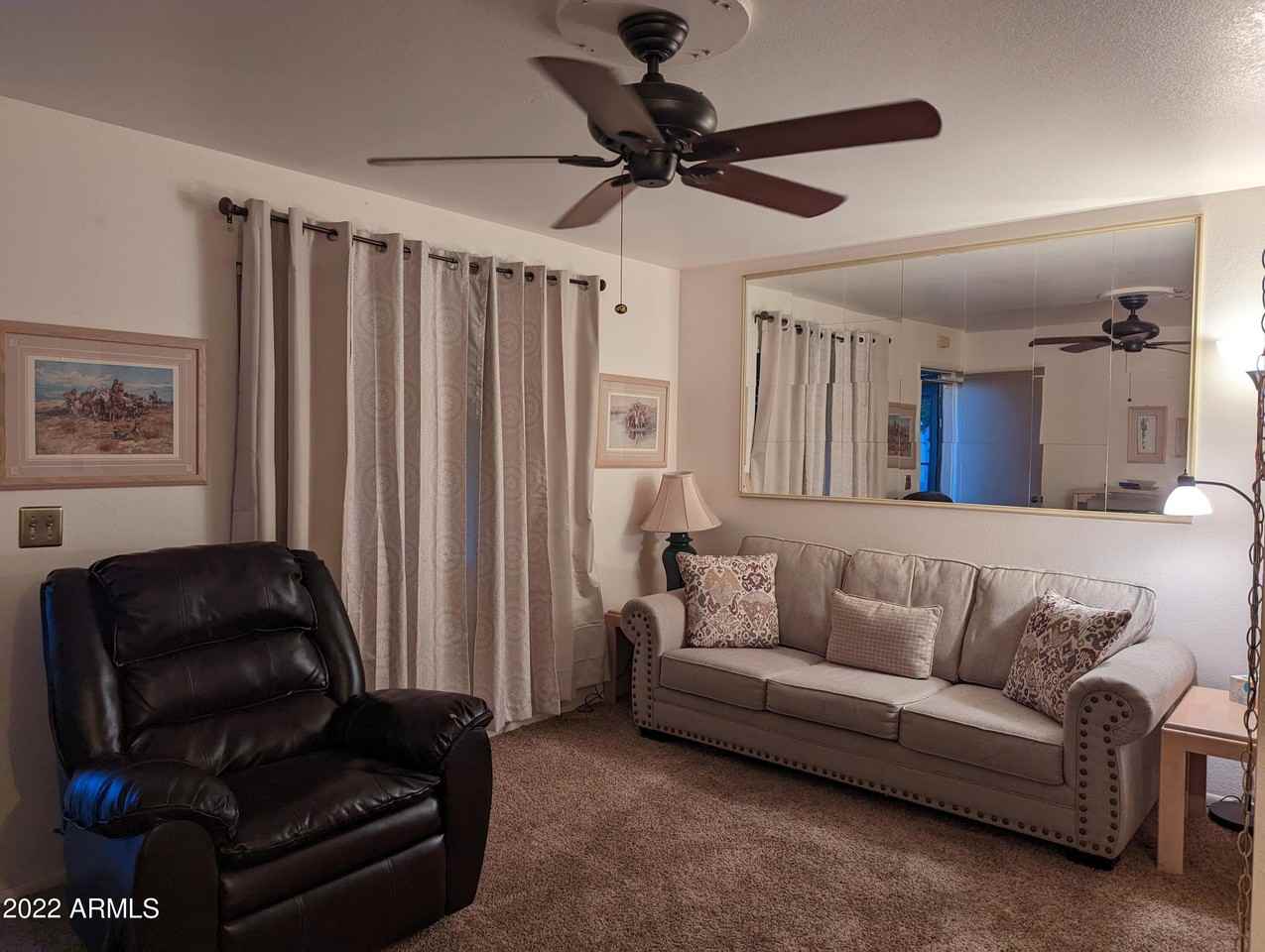 320 E Lancaster Ct - Photo 3 of 11