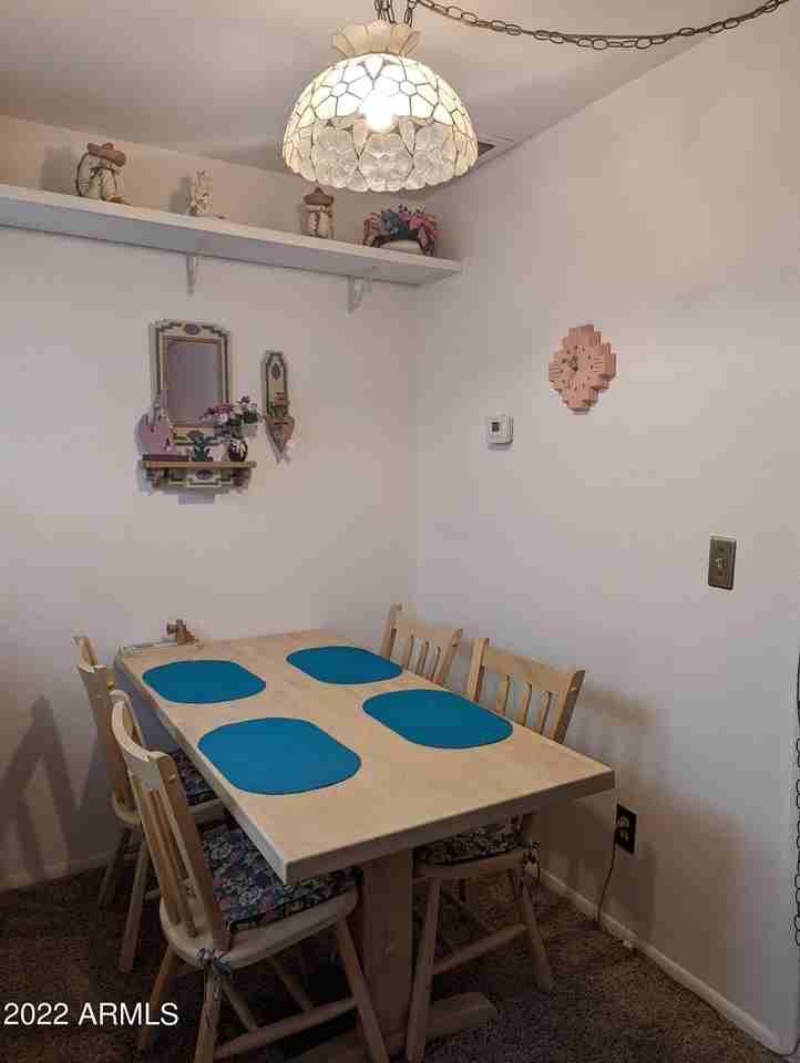 320 E Lancaster Ct - Photo 6 of 11