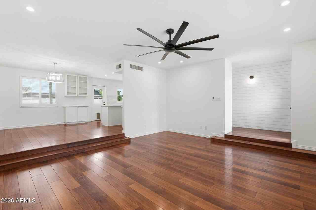 8355 E Stella Ln - Photo 5 of 46