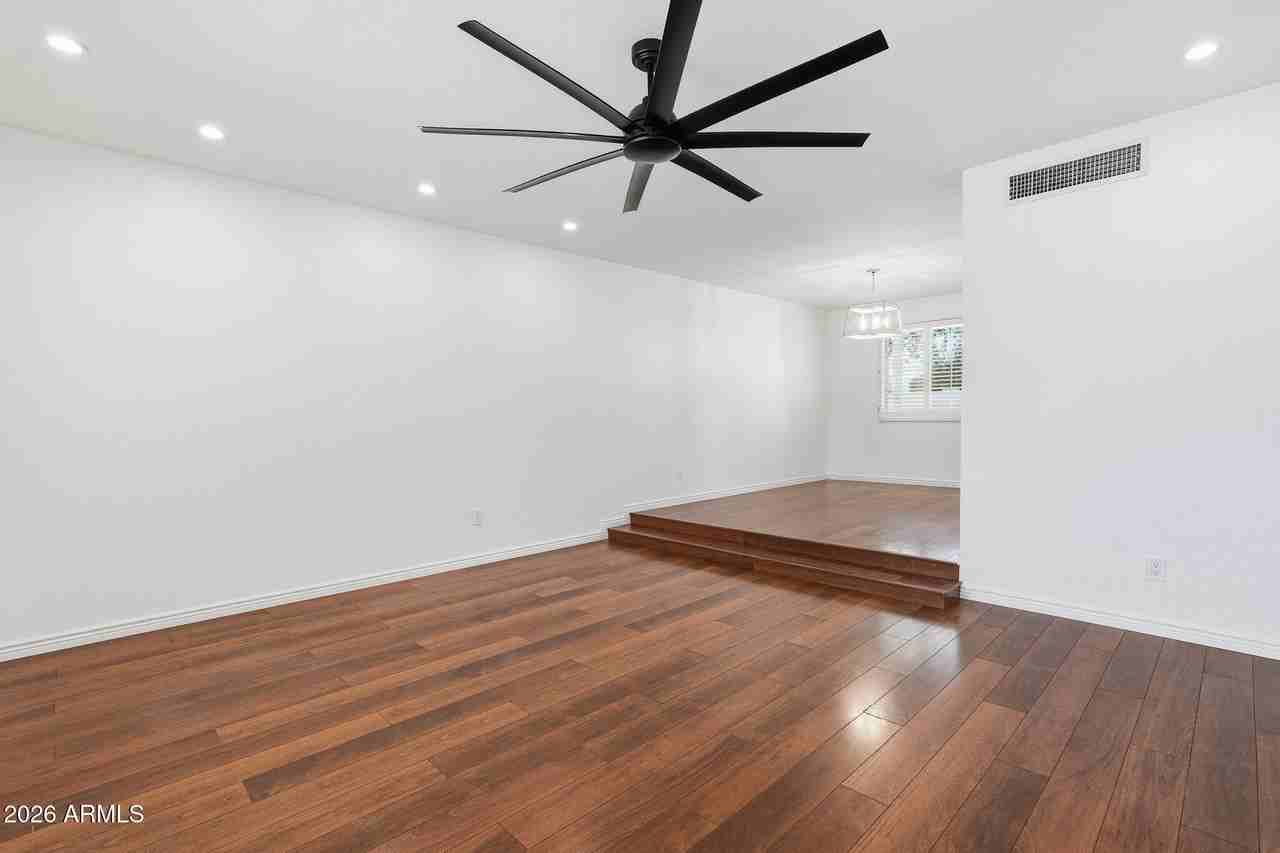 8355 E Stella Ln - Photo 6 of 46