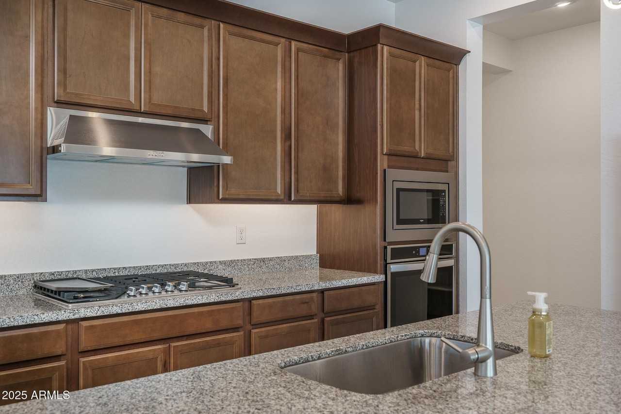 14084 W Desert Flower Dr - Photo 4 of 28