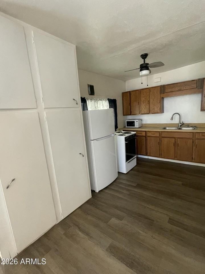 724 E Butte Ave - Photo 6 of 22