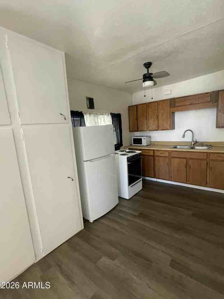 724 E Butte Ave - Photo 7 of 22