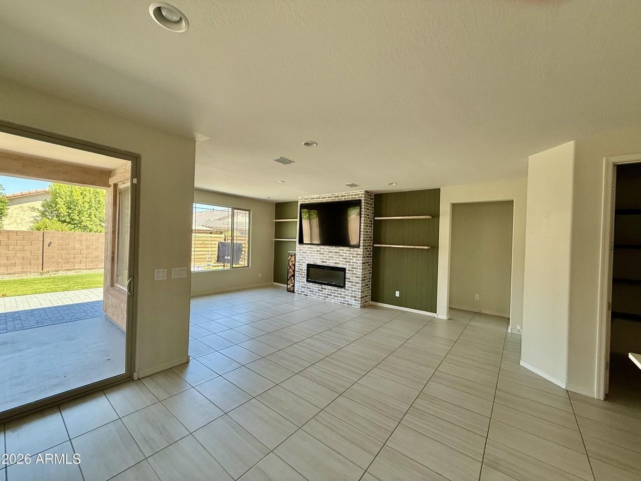 23066 E Mewes Rd - Photo 6 of 27