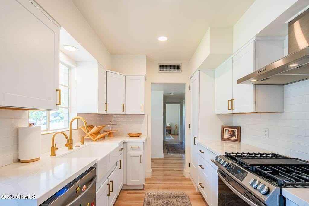 3234 E Coolidge St - Photo 3 of 24