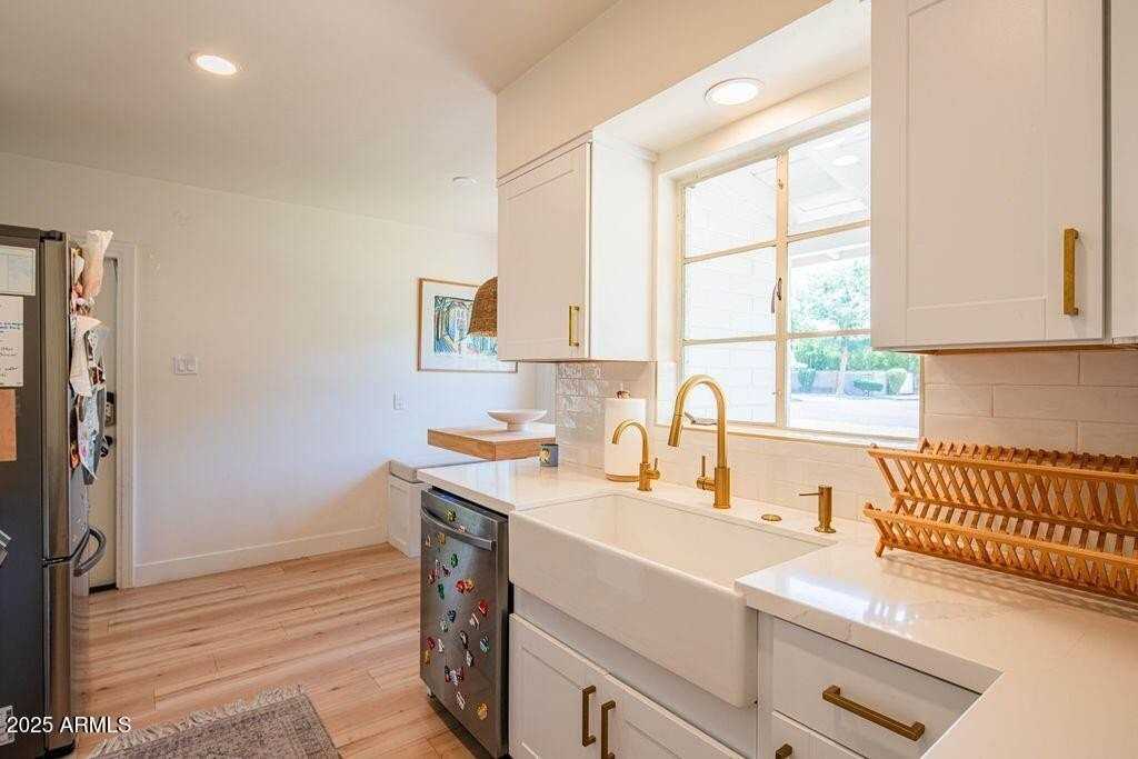 3234 E Coolidge St - Photo 4 of 24
