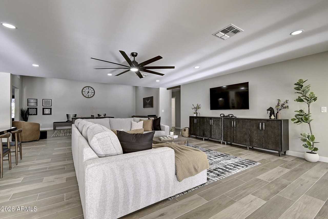 7220 N 185th Ave - Photo 7 of 50