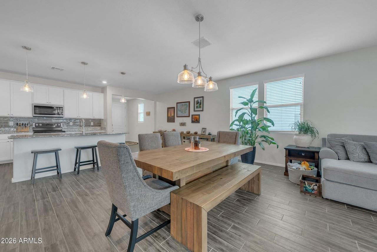 25779 W Hazel Dr - Photo 3 of 13