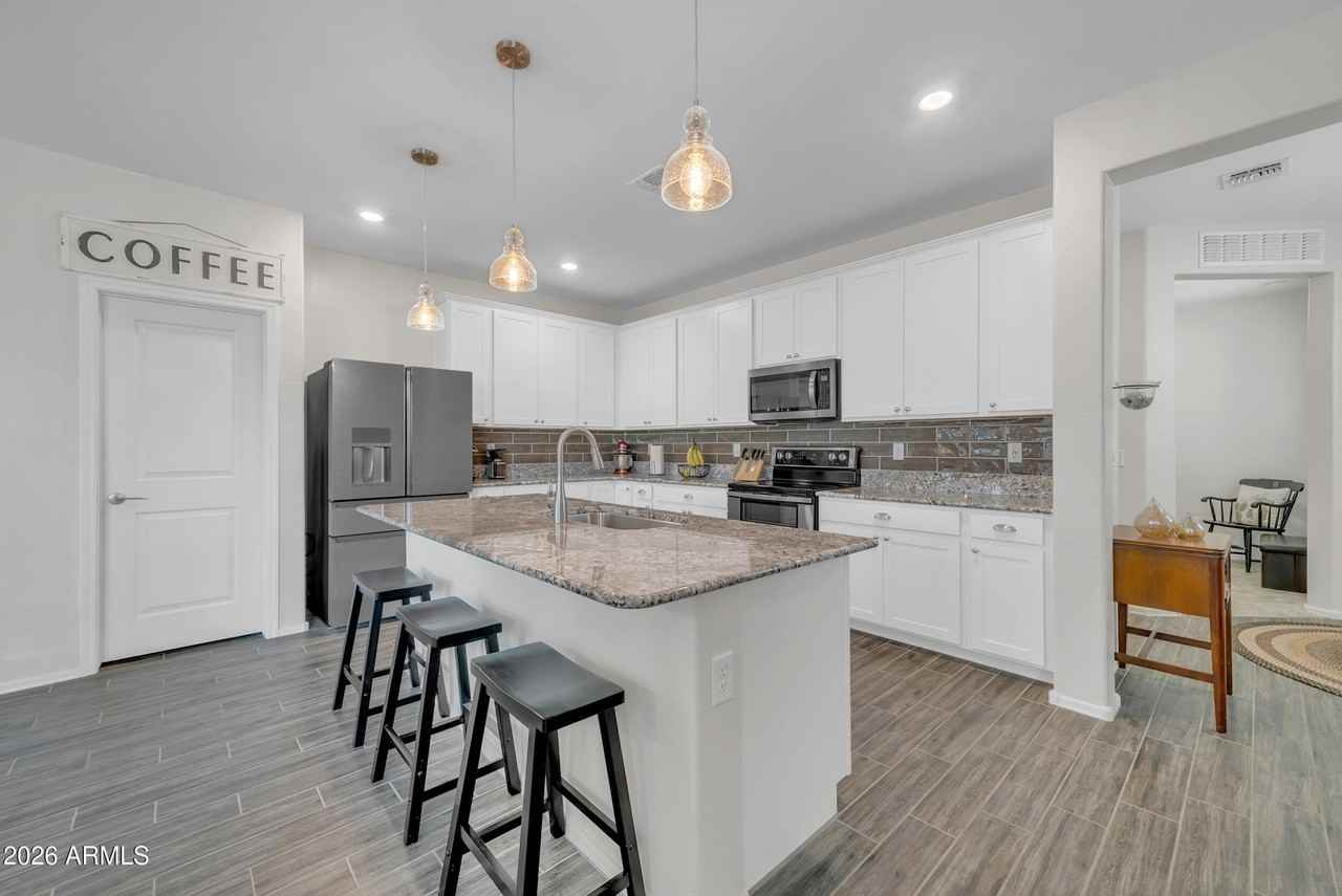 25779 W Hazel Dr - Photo 4 of 13