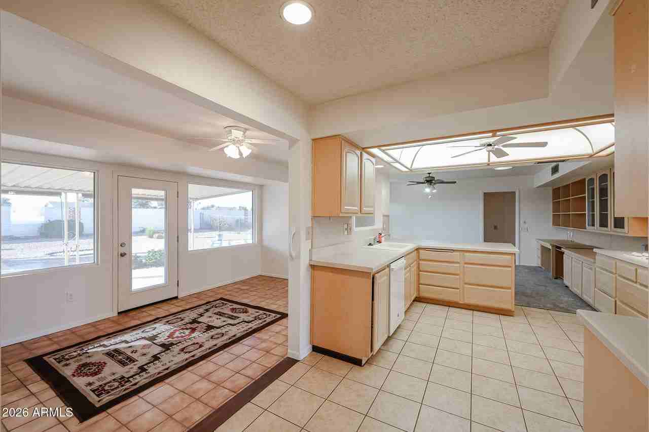 19610 N Lake Forest Dr - Photo 6 of 21