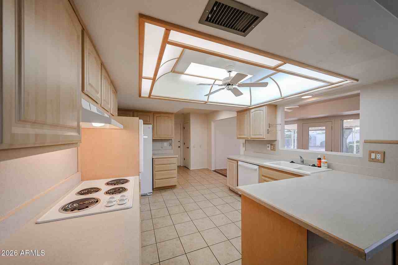 19610 N Lake Forest Dr - Photo 7 of 21