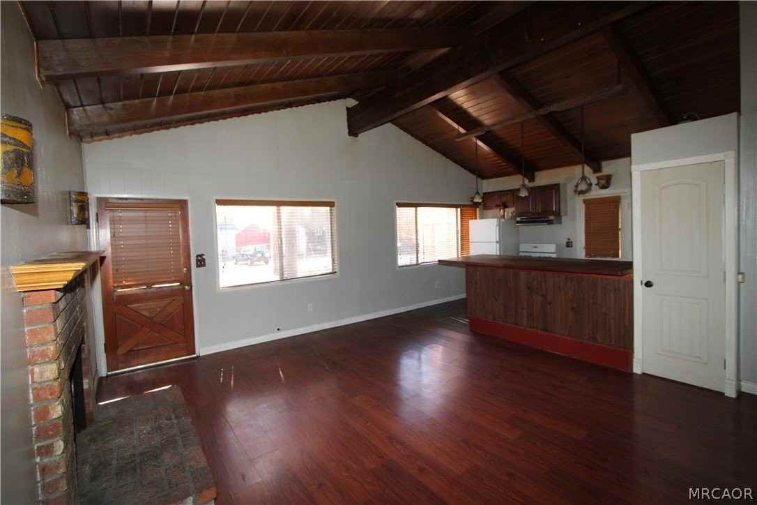 594 Lakewood Ln - Photo 3 of 15