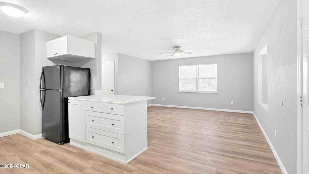 1026 Spring Ave - Photo 2 of 11
