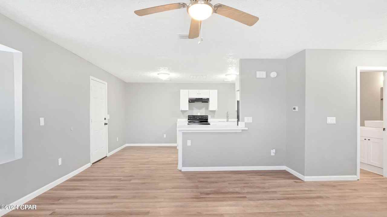1026 Spring Ave - Photo 4 of 11