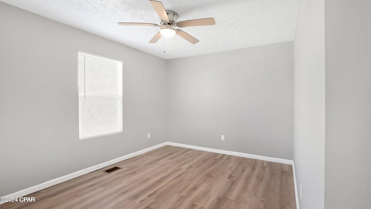 1026 Spring Ave - Photo 6 of 11