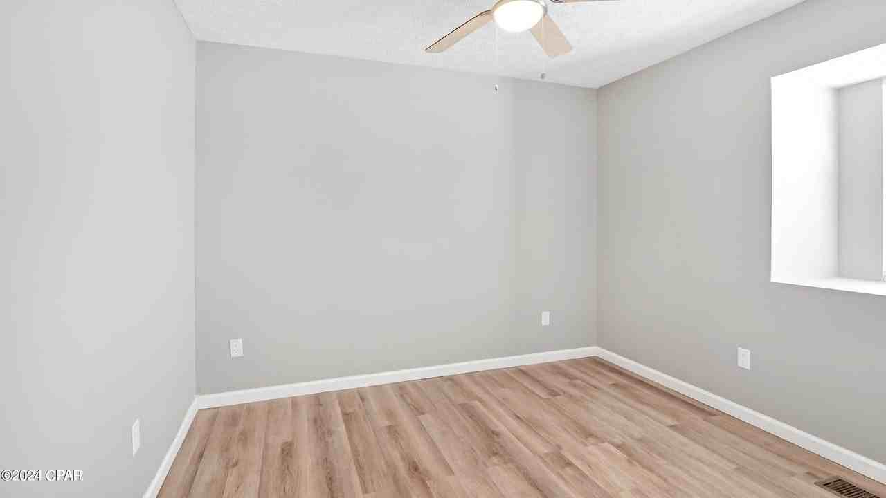 1026 Spring Ave - Photo 7 of 11
