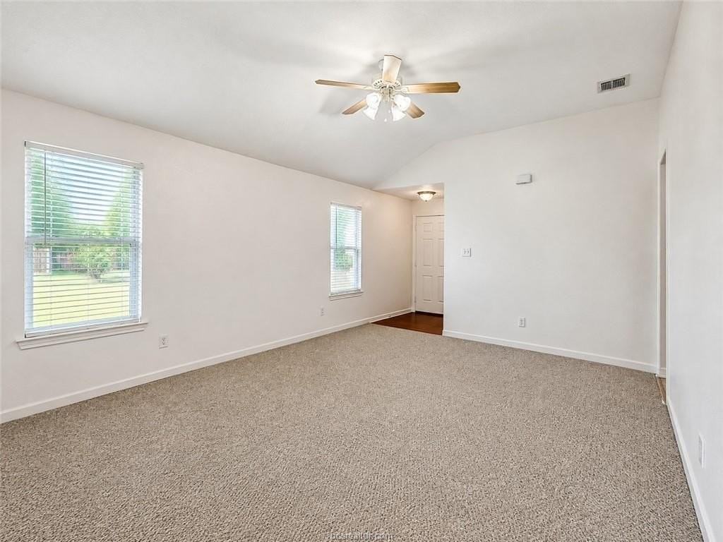 1711 Dixon Ln - Photo 4 of 24