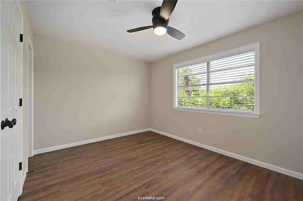 403 Manuel Dr #D - Photo 5 of 12