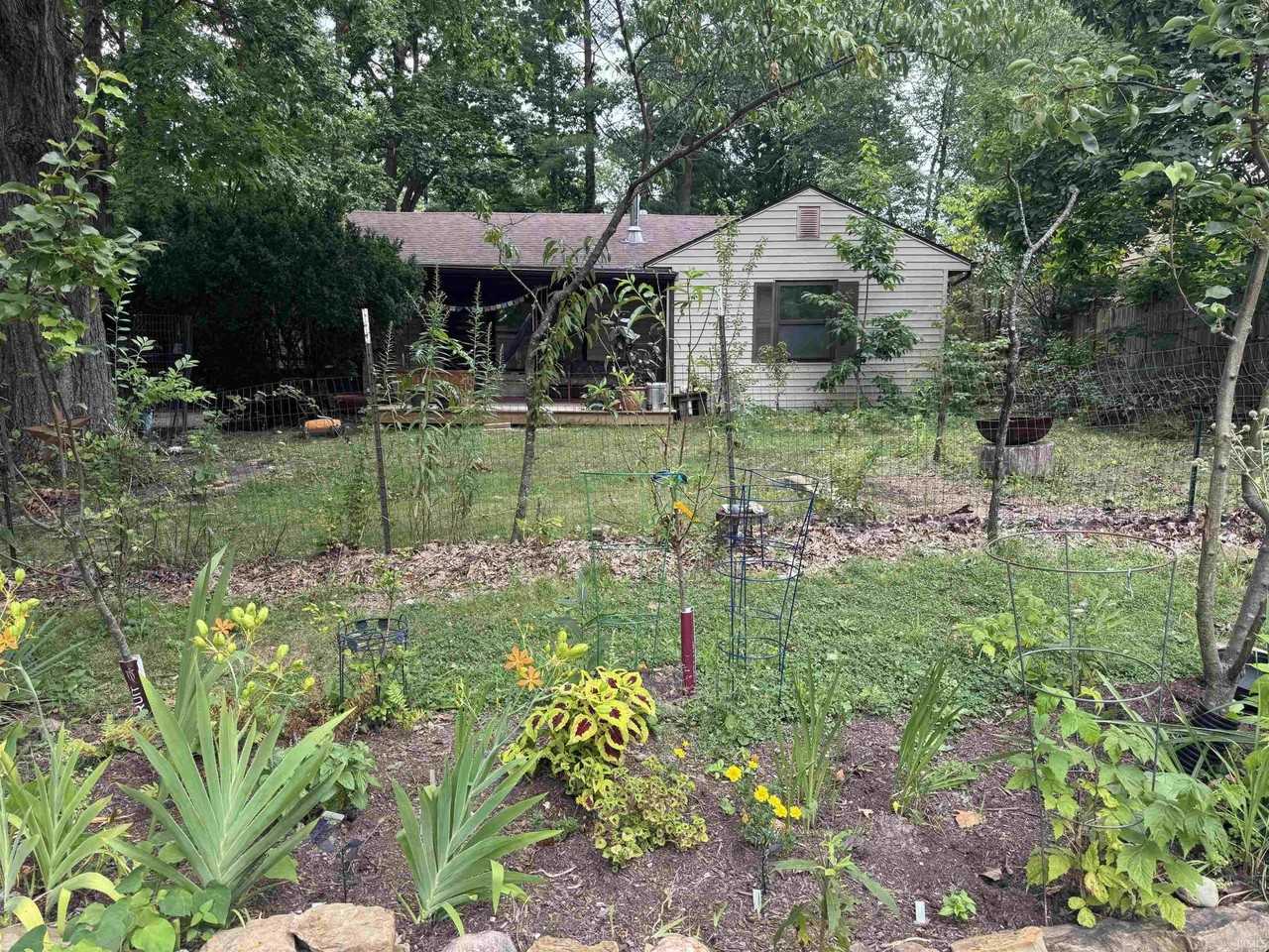 1201 S Longwood Dr - Photo 5 of 15