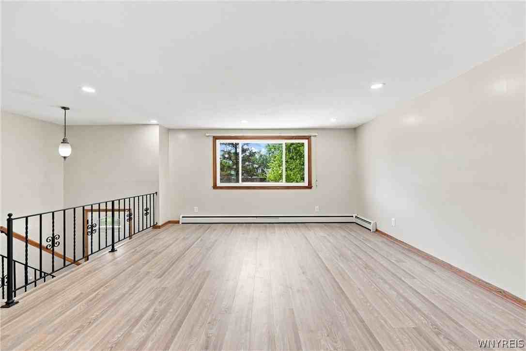 35 Tomcyn Dr - Photo 3 of 40