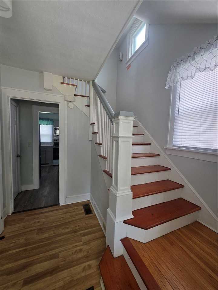 114 Fletcher St - Photo 2 of 12