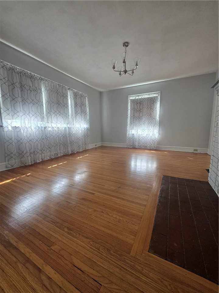 114 Fletcher St - Photo 3 of 12