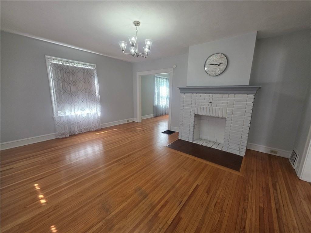 114 Fletcher St - Photo 4 of 12
