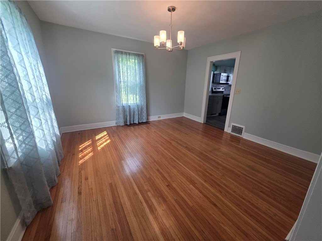 114 Fletcher St - Photo 5 of 12