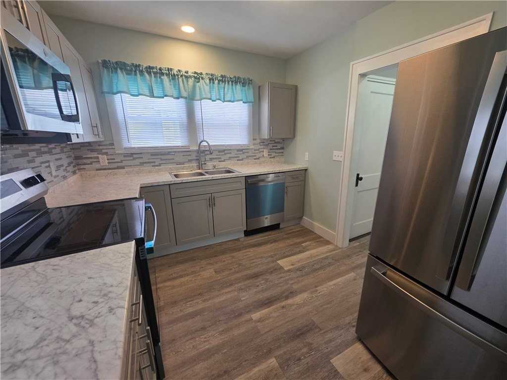 114 Fletcher St - Photo 6 of 12