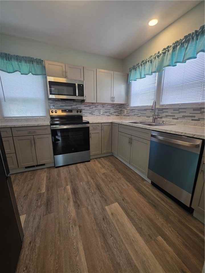 114 Fletcher St - Photo 7 of 12