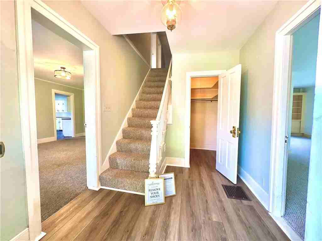 1253 Fairport Rd - Photo 3 of 31