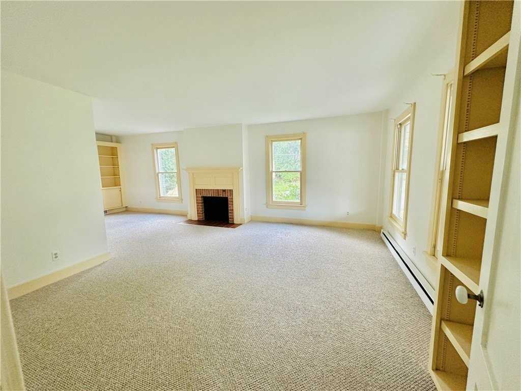 1253 Fairport Rd - Photo 5 of 31